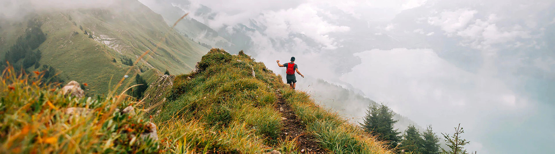 Co si obléci do hor, bavlnu nebo plastovou lahev?