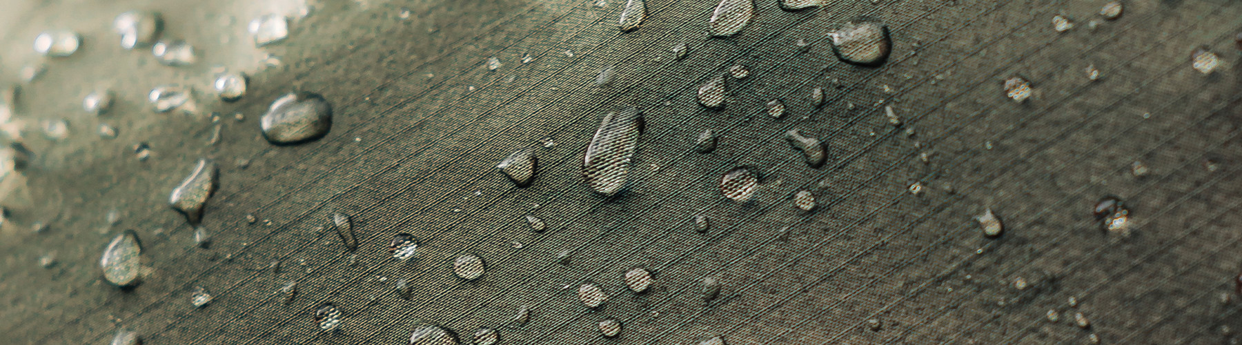 Víte, jak voní déšť? Odpovědí je PETRICHOR™.